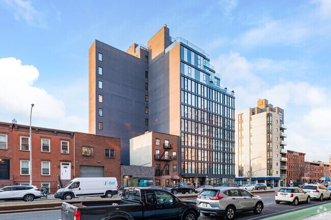 Building Photo - 554 4th Ave