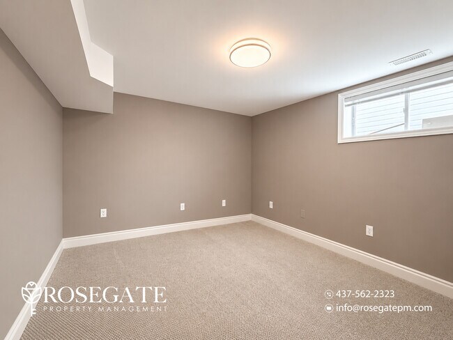 Photo du bâtiment - Spacious All-Inclusive 1-Bedroom Basement Apartment with Parking in Barrie