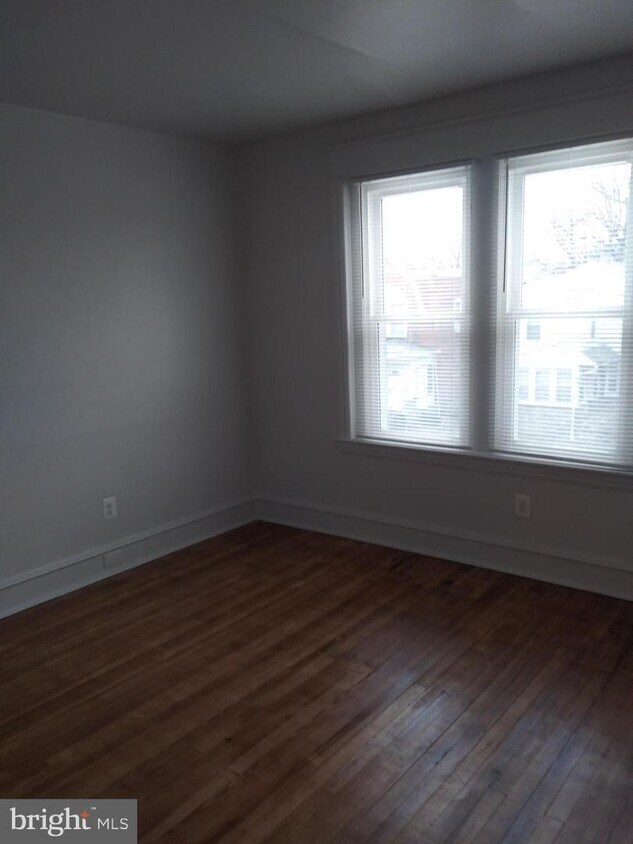 Foto principal - 317 E 22nd St