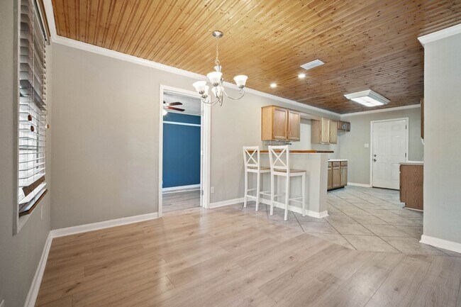 Building Photo - 4059 N Wesley Ln