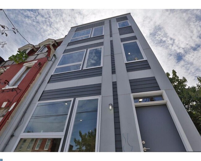 Building Photo - 2716 W Cabot St