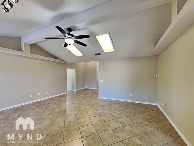 Foto del edificio - 7978 Lavender Ln