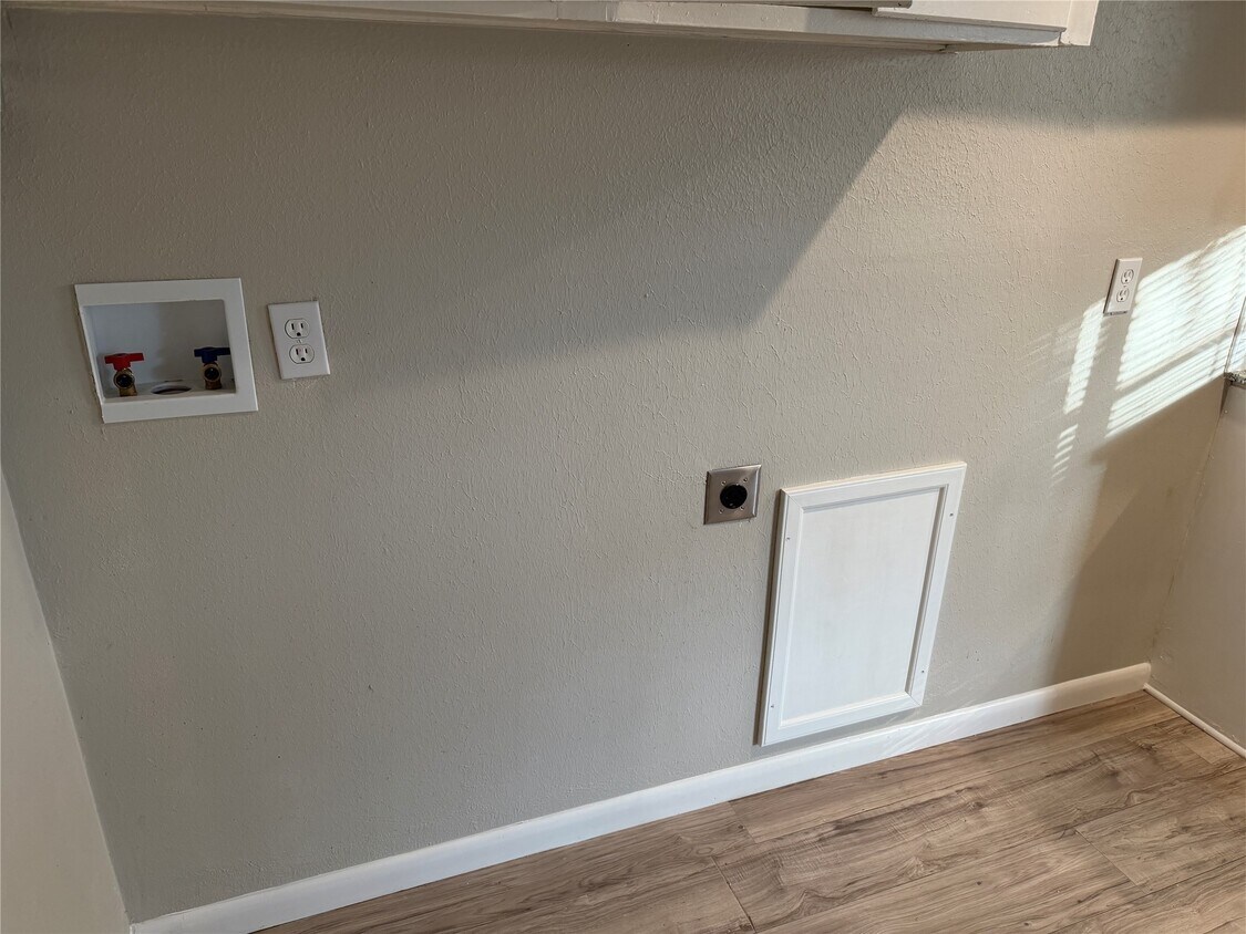 Foto principal - 7626 Rhobell St