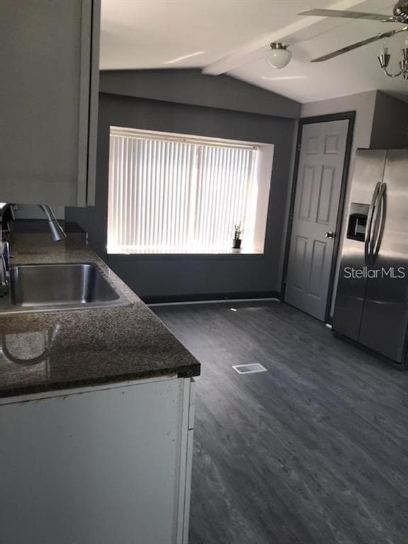 Foto del edificio - 5817 Sussex Dr