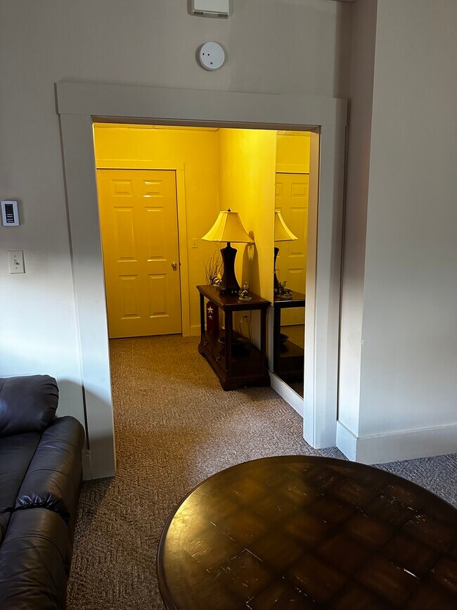 Foto del edificio - 583 Mill St