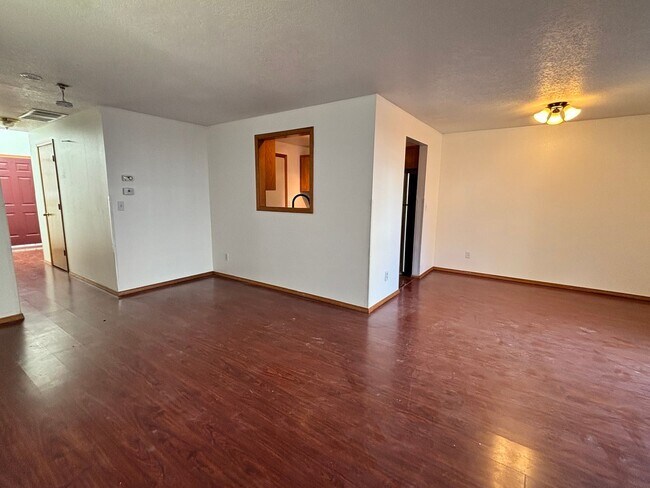 Building Photo - 3 Bedroom 2.5 Bath Duplex in Beaverton!