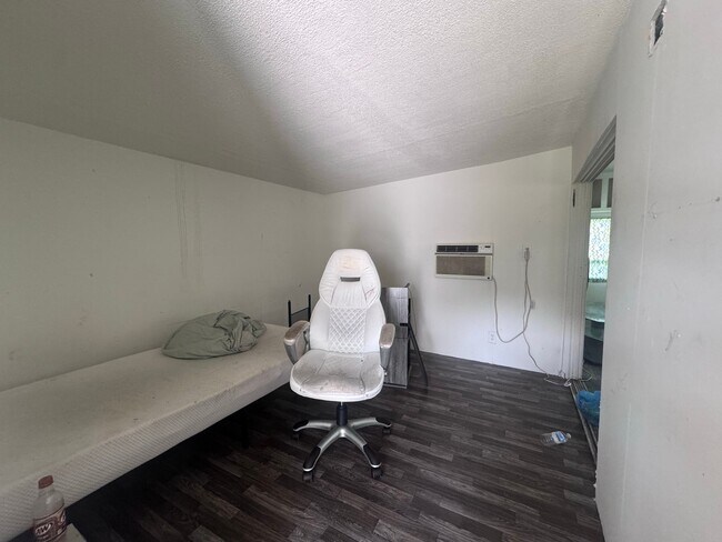 Foto del edificio - 4115 Aurora Rd