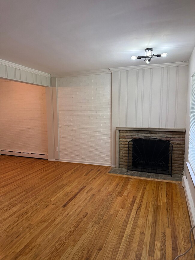 Building Photo - 1614 Beacon St