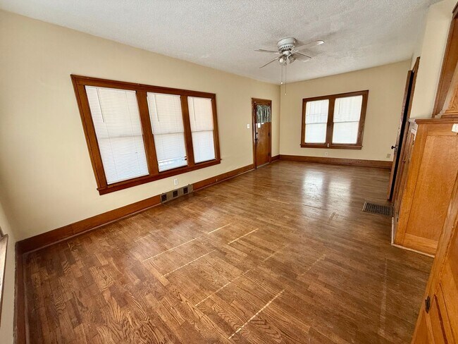 Foto del edificio - SW 3 Bedroom 1 Bath