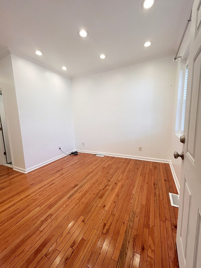 Foto del edificio - 7053 Paschall Ave
