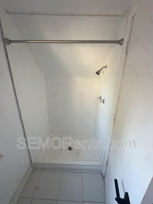 Foto del edificio - 6740 Robbins Ave