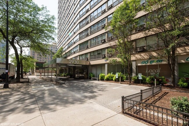 Foto del edificio - 2930 N Sheridan Rd