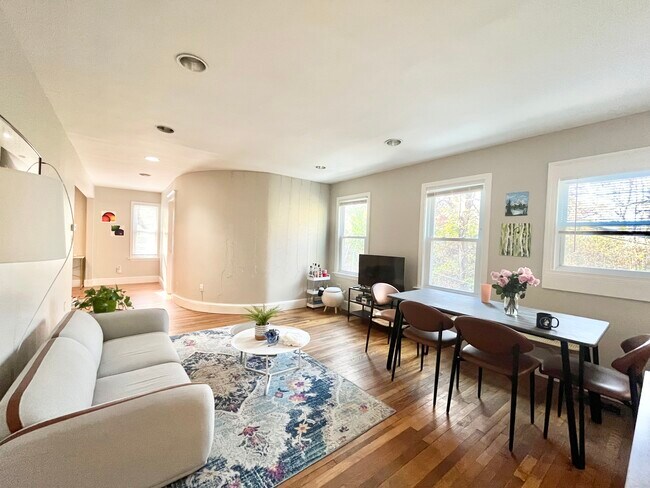Foto del edificio - 152 Parker Hill Ave