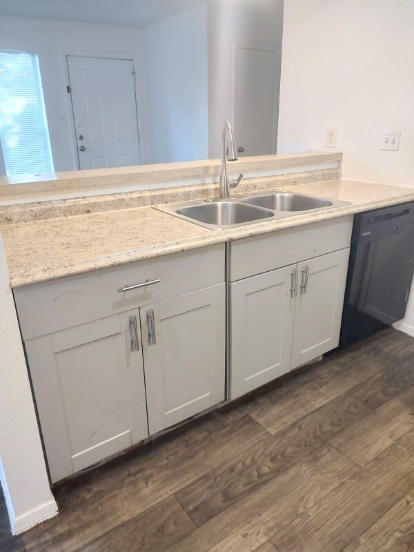 Building Photo - 1907 Hearthstone Dr