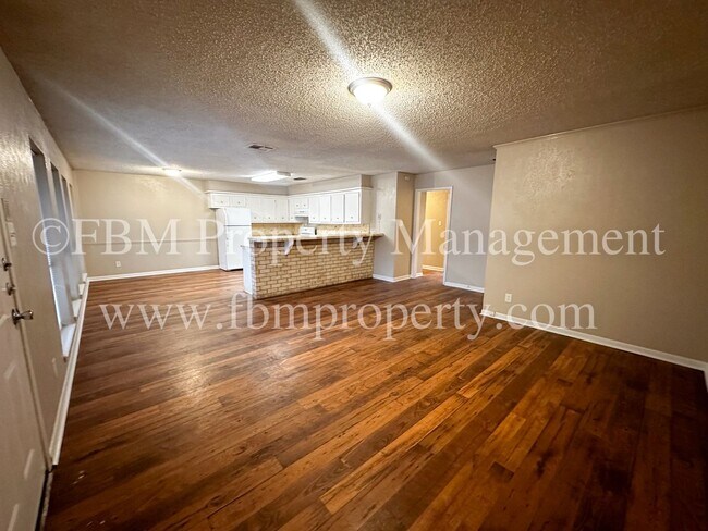 Foto del edificio - 200 N. 23 1/2, Unit B - Spacious 2 Bedroom, 1 Bathroom Home in Corsicana, TX!