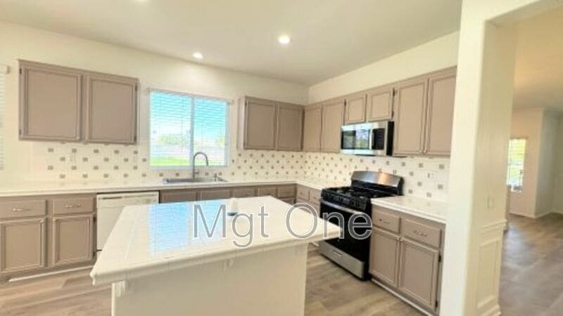 Foto principal - 22365 Summer Holly Ave