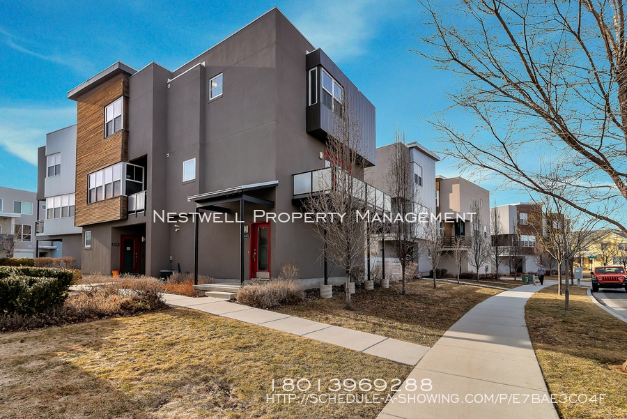 Primary Photo - Daybreak Townhouse With VIEWS!