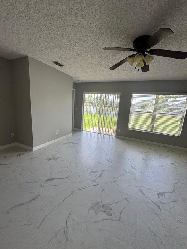 Building Photo - Spacious 4 bedroom house in Waterford Chase