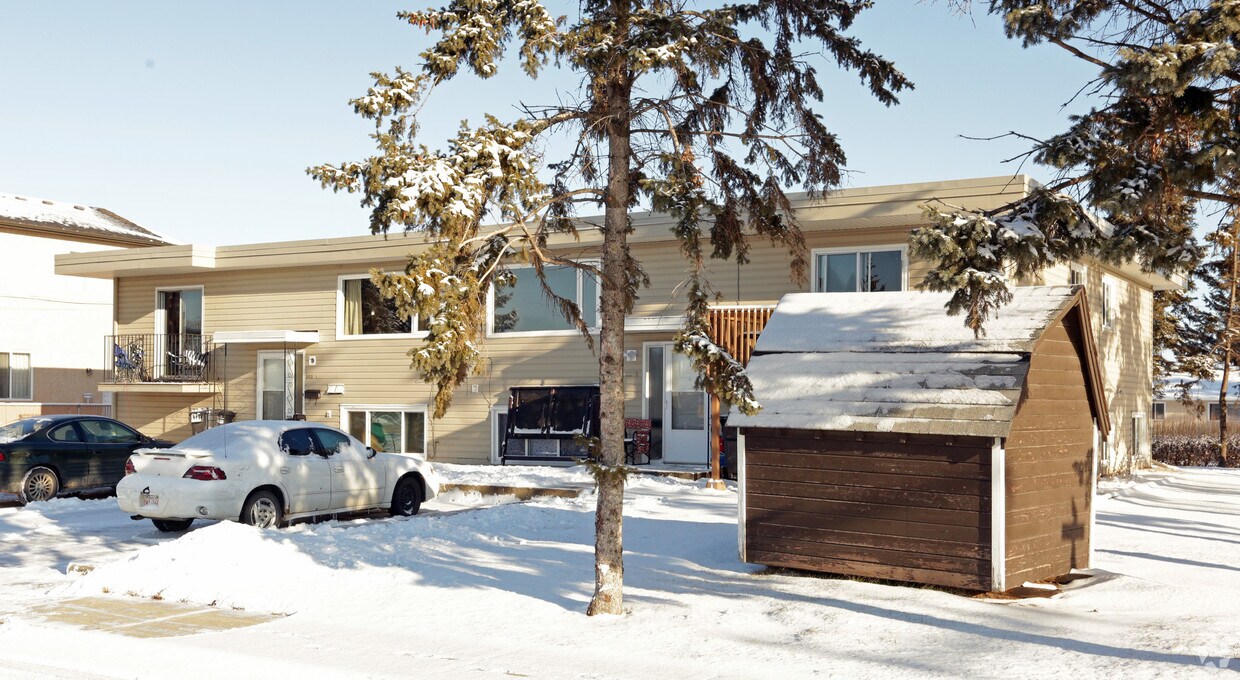Building Photo - 300 Calahoo Rd