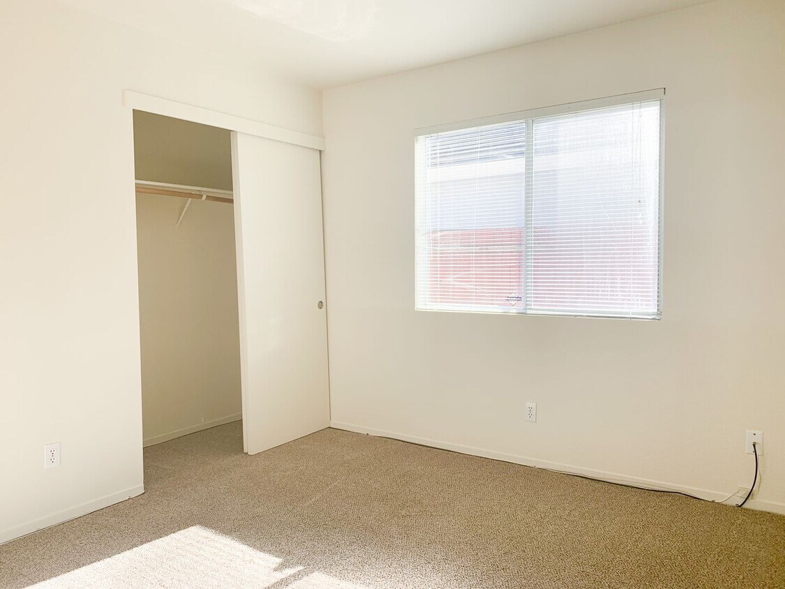 Foto principal - Charming 3 Bedroom 2 Bath Elk Grove Home 9...