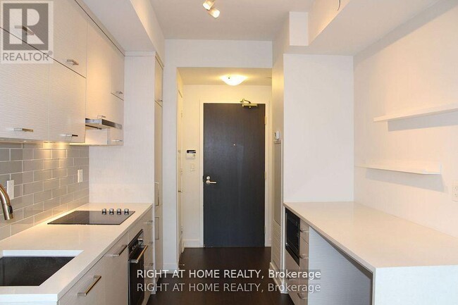 Building Photo - 106 Dovercourt Rd