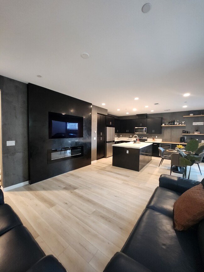 Building Photo - 17445 Deep Sea Dr