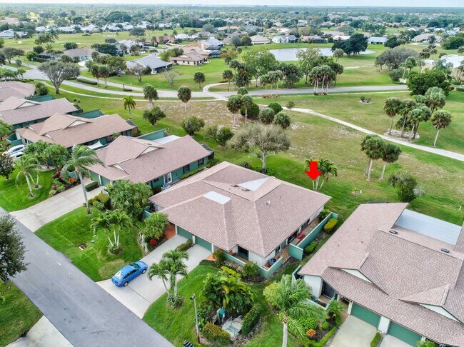 Foto del edificio - 6835 SE Bunker Hill Dr