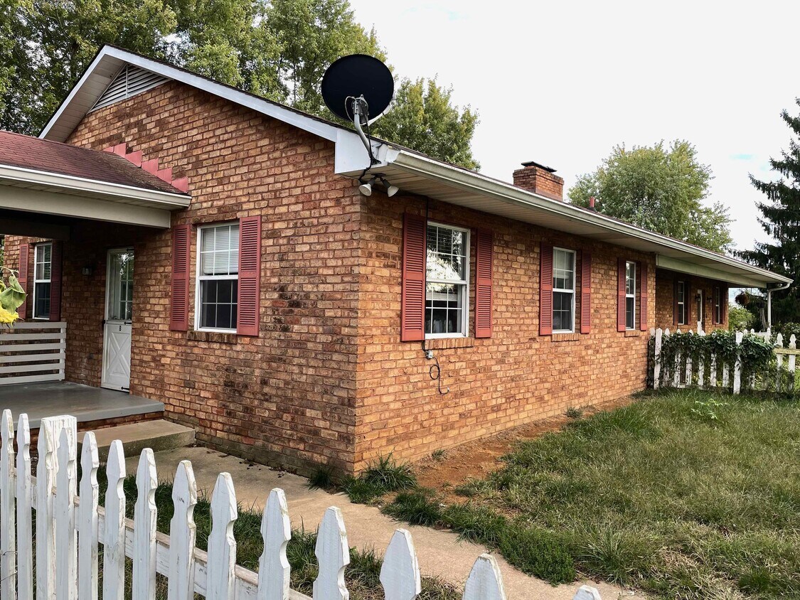 13746 New Windsor Road Unit Apt B, Union Bridge, MD 21791 Apartments