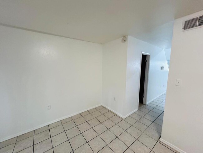 Building Photo - 3912 Crayrich Cir