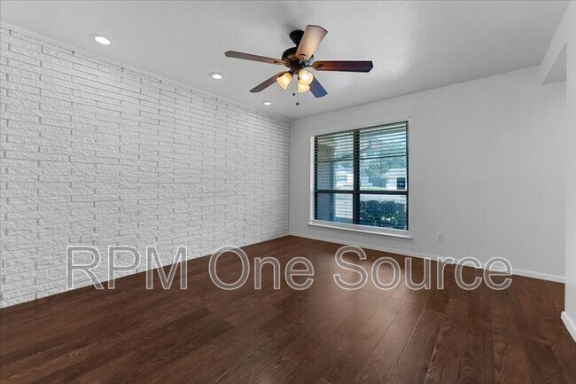 Building Photo - 817 Warren Way