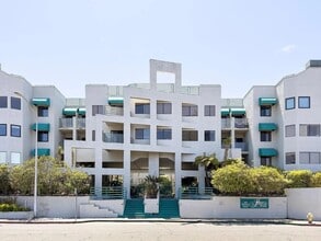 Building Photo - 320 Peninsula Ave