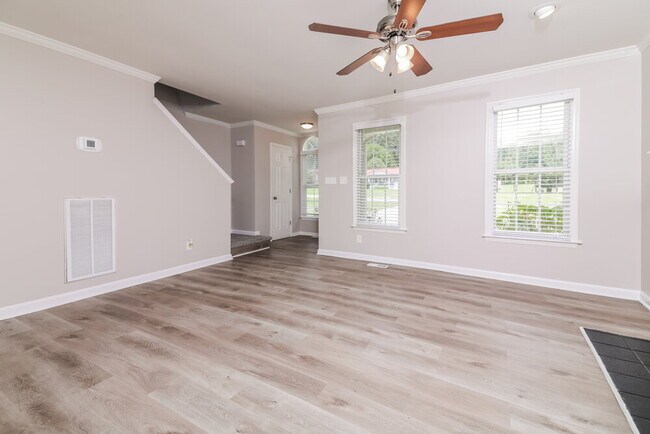 Foto del edificio - 501 Woodland Rd