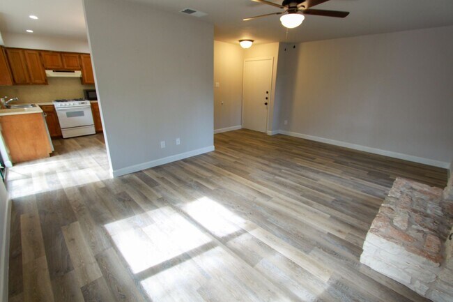 Building Photo - Northwest Austin 2 Bedroom, 1 Bath Duplex