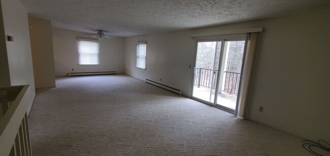 Building Photo - Spacious 3 Bedroom Condo Near Downtown Tra...