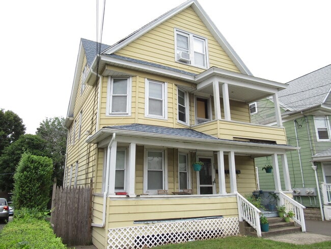 Building Photo - 787 Brewster St