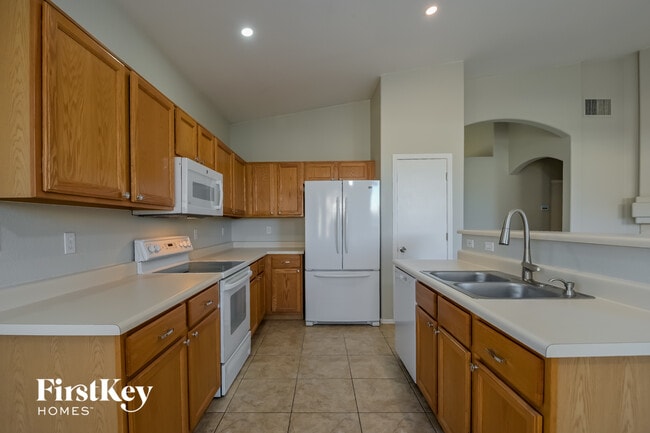 Foto del edificio - 7640 W Summer Sky Dr