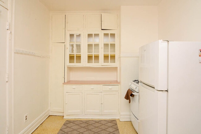 Building Photo - Appealing Studio, 1 Bath in Galewood (Gran...