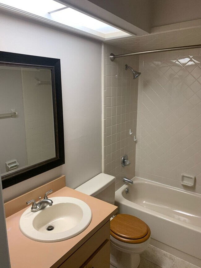 Building Photo - Eustis 2 Bed, 2 Bath Condo