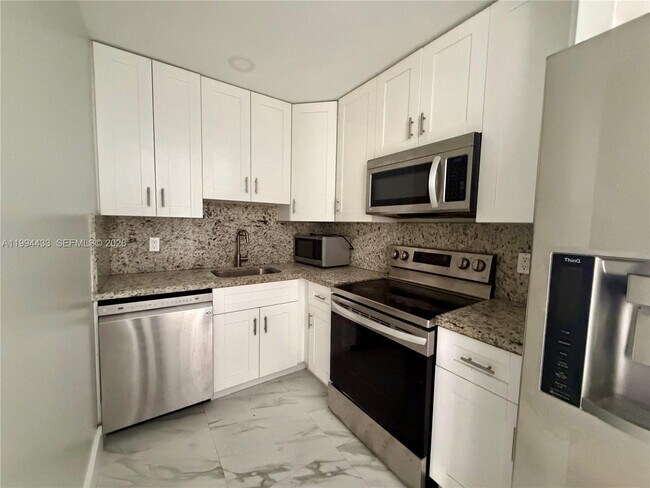 Foto del edificio - 488 NE 18th Ave