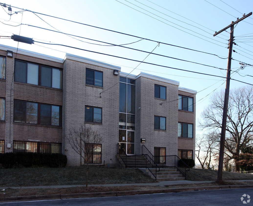 Building Photo - 851 Yuma St SE