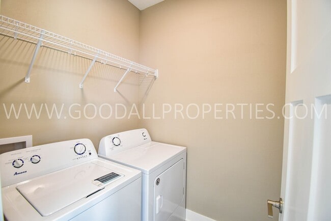 Building Photo - 4 Bedroom 3 Bathroom Ranch with a Finished Basement in Waukee