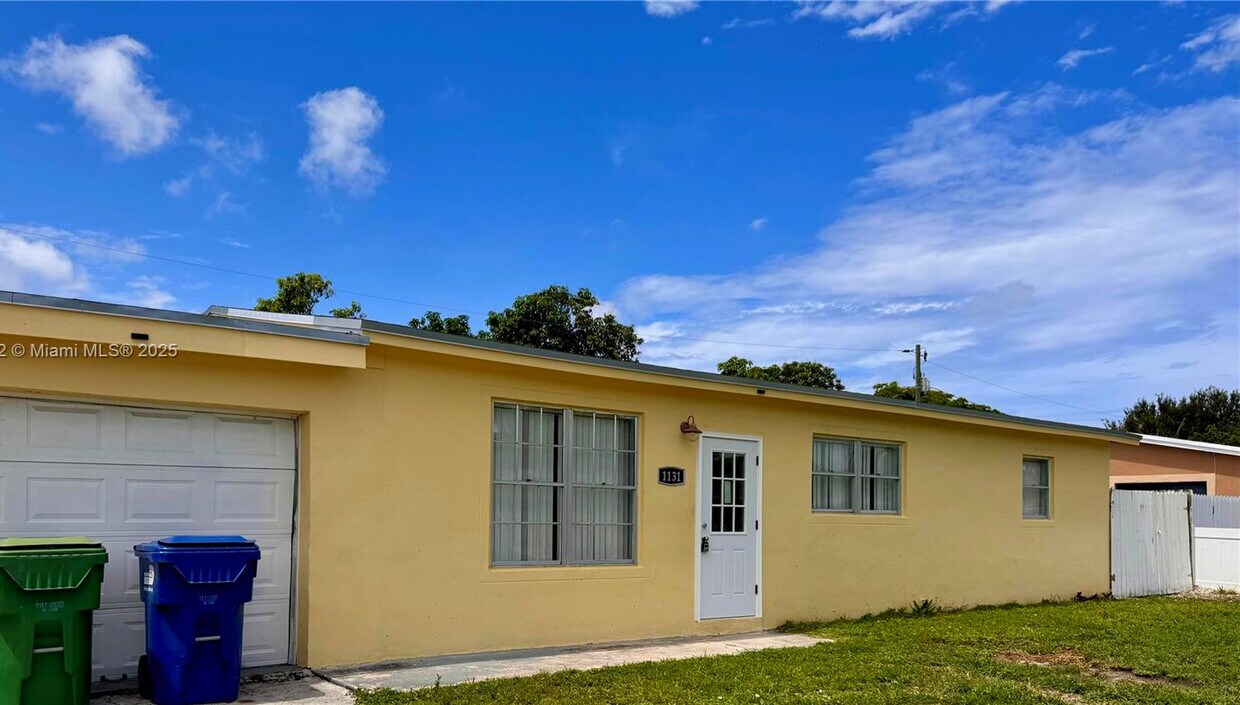 Foto principal - 1131 NE 211th Ter