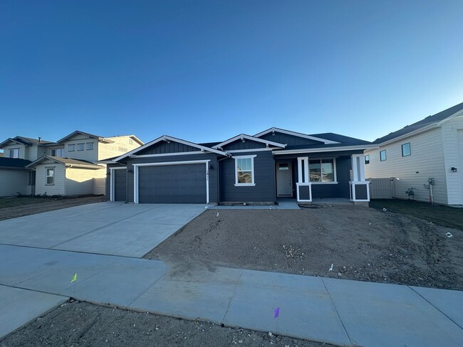 Building Photo - 3bed, 2bath, + office/flex 1630sq.ft. home...