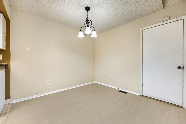 Building Photo - 1309 Firefly Cir