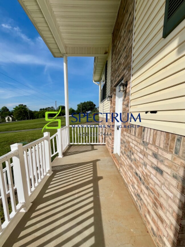 Foto del edificio - Now accepting applications - Large 4 bedroom 2 bath single family home Dandridge, TN