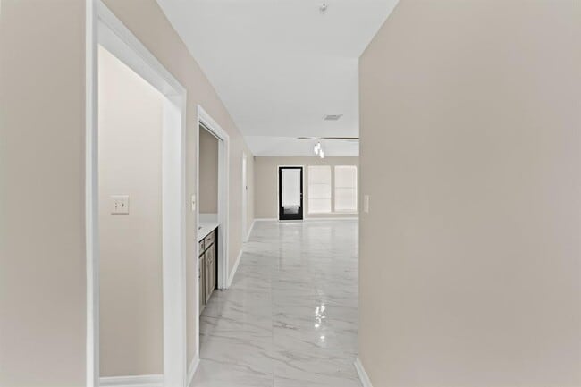 Building Photo - 12719 Ashford Chase Dr