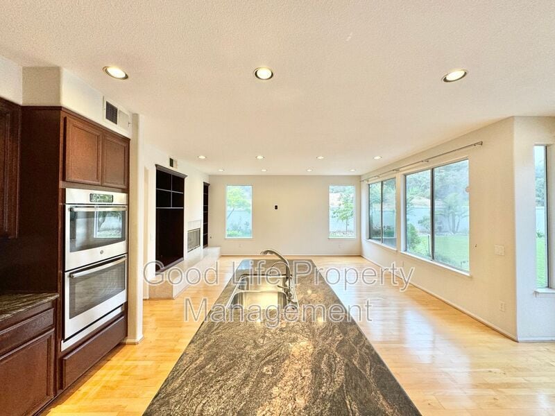 Primary Photo - 11174 Oak Fern Ct