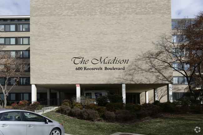 Foto del edificio - Madison Condominium