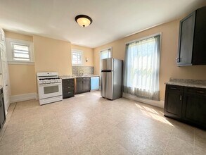 Building Photo - 833 S Trenton Ave