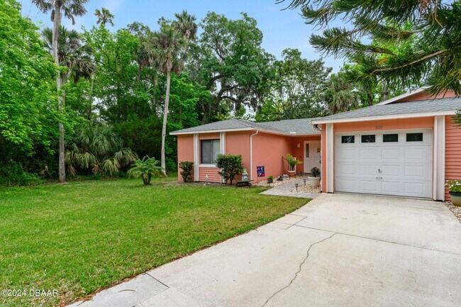 Building Photo - 800 Acorn Ln